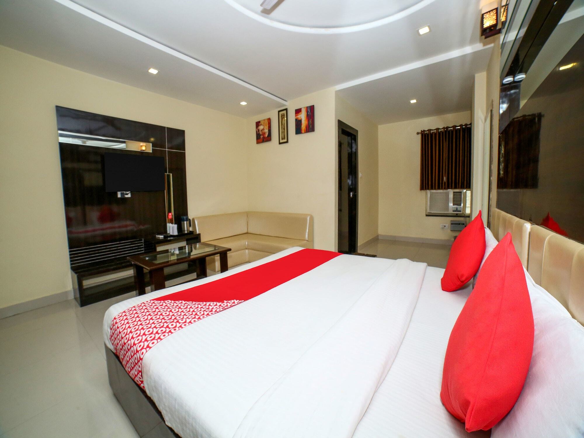 Oyo 7367 Hotel Dessert Palm Gwalior Exterior photo